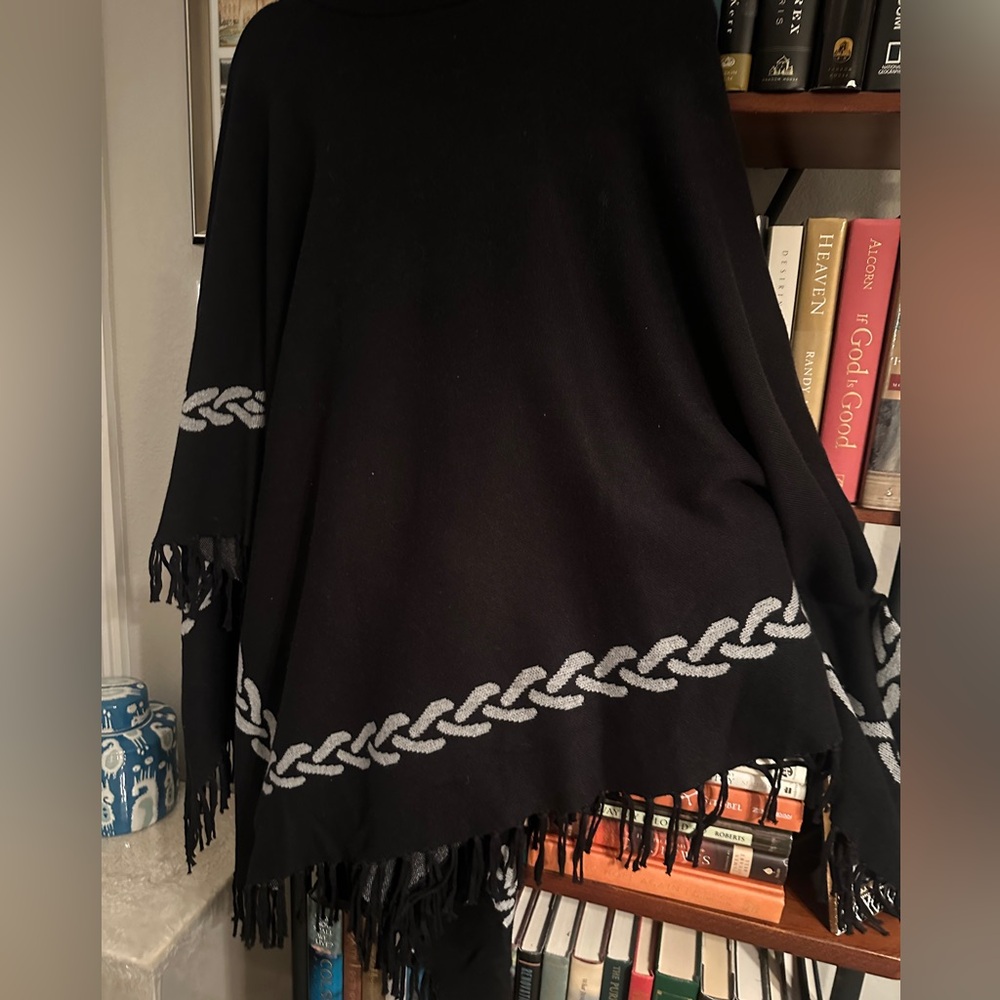 J.McLaughlin Garnet Chain Print Jacquard Knit Mock Neck Fringed Poncho